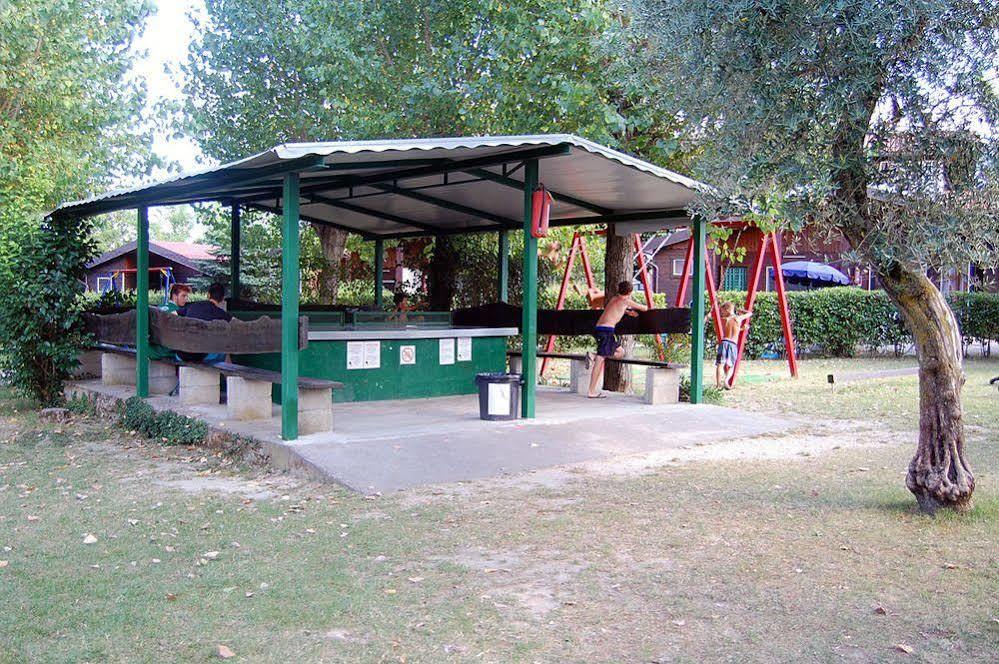 Campeggio Trevisago Iris Park Moniga del Garda Bagian luar foto